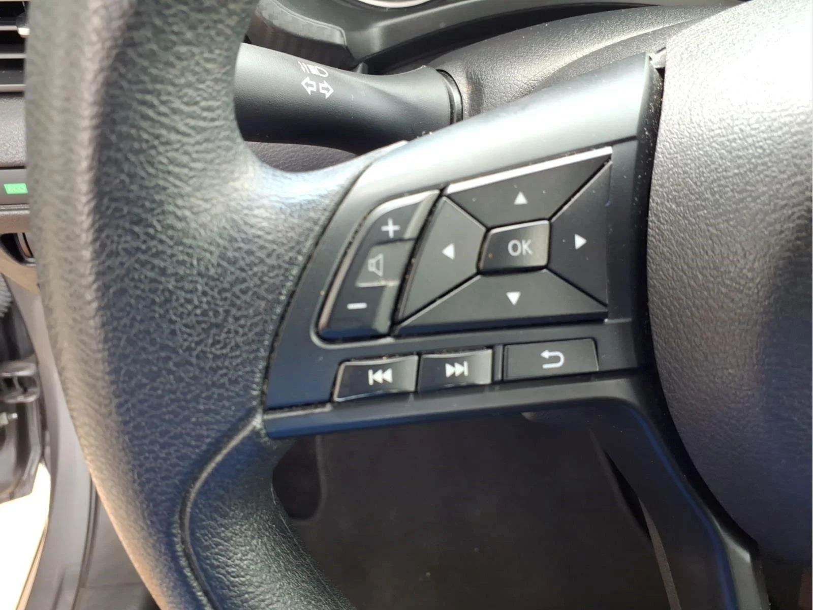 Used 2024  Nissan S image 19