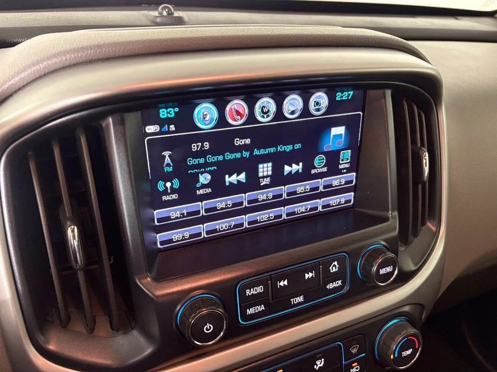 Used 2018 KINETIC BLUE METALLIC Chevrolet 2WD LT image 25