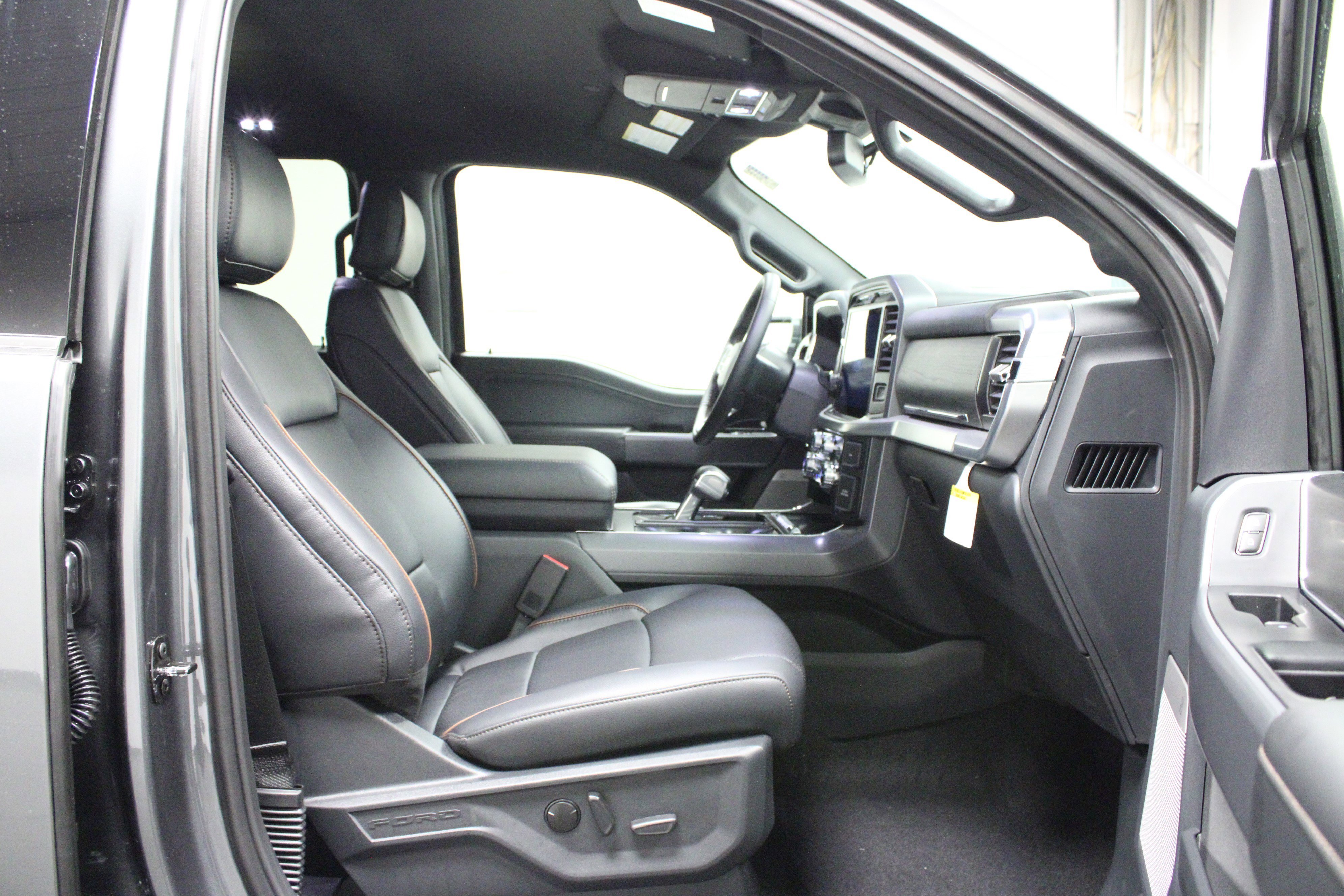 New 2026 Carbonized Gray Metallic Ford LARIAT image 17