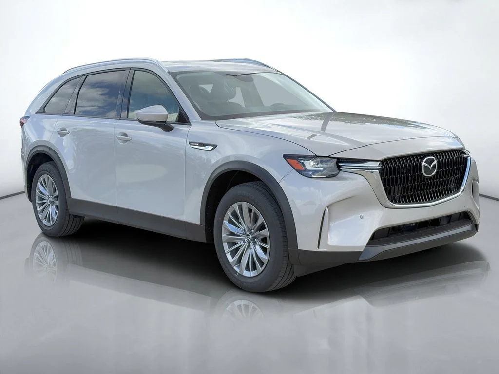New 2025 Silver Mazda Preferred image 2