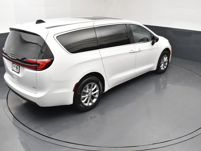 2026 Chrysler Pacifica Select - Photo 18