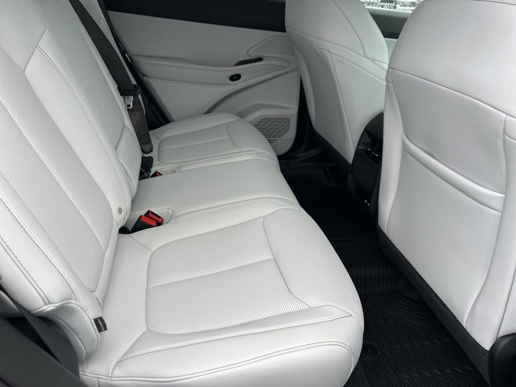 New 2026 Bright White Clear-Coat Exterior Paint Jeep Limited image 19