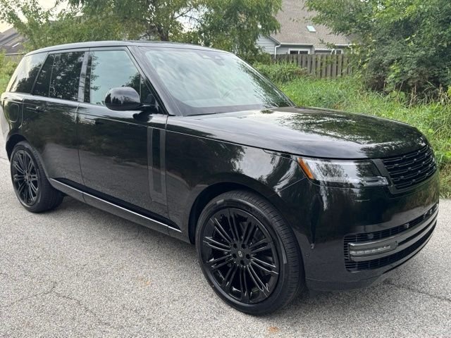 New 2027 Santorini Black Land Rover SE image 4