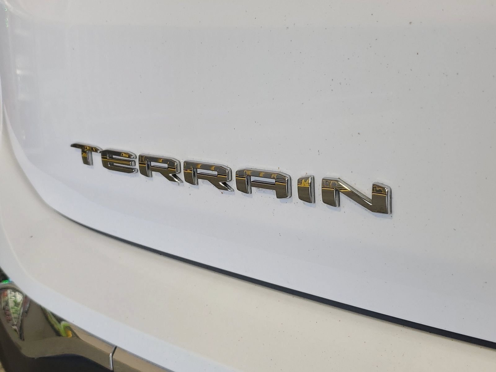 Used 2022 White GMC SLT image 6