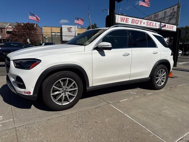 Used 2024  Mercedes-Benz GLE 450e image 2
