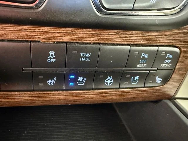 Used 2018 Black Ram Laramie image 25