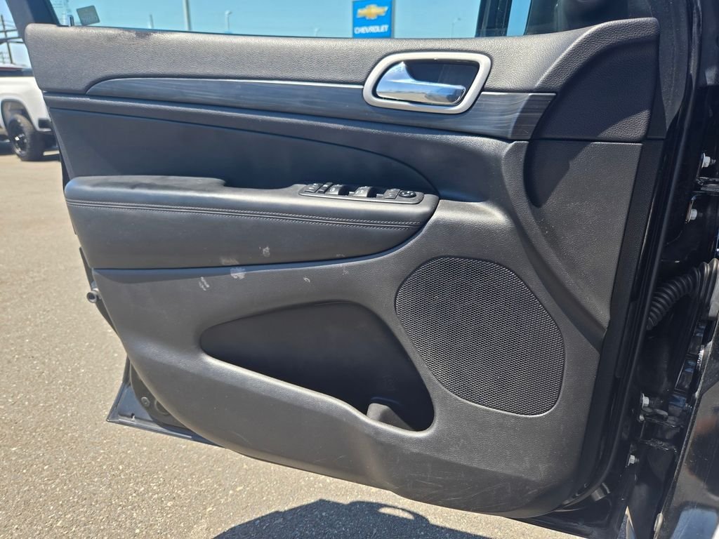Used 2020 Black Jeep Laredo image 13