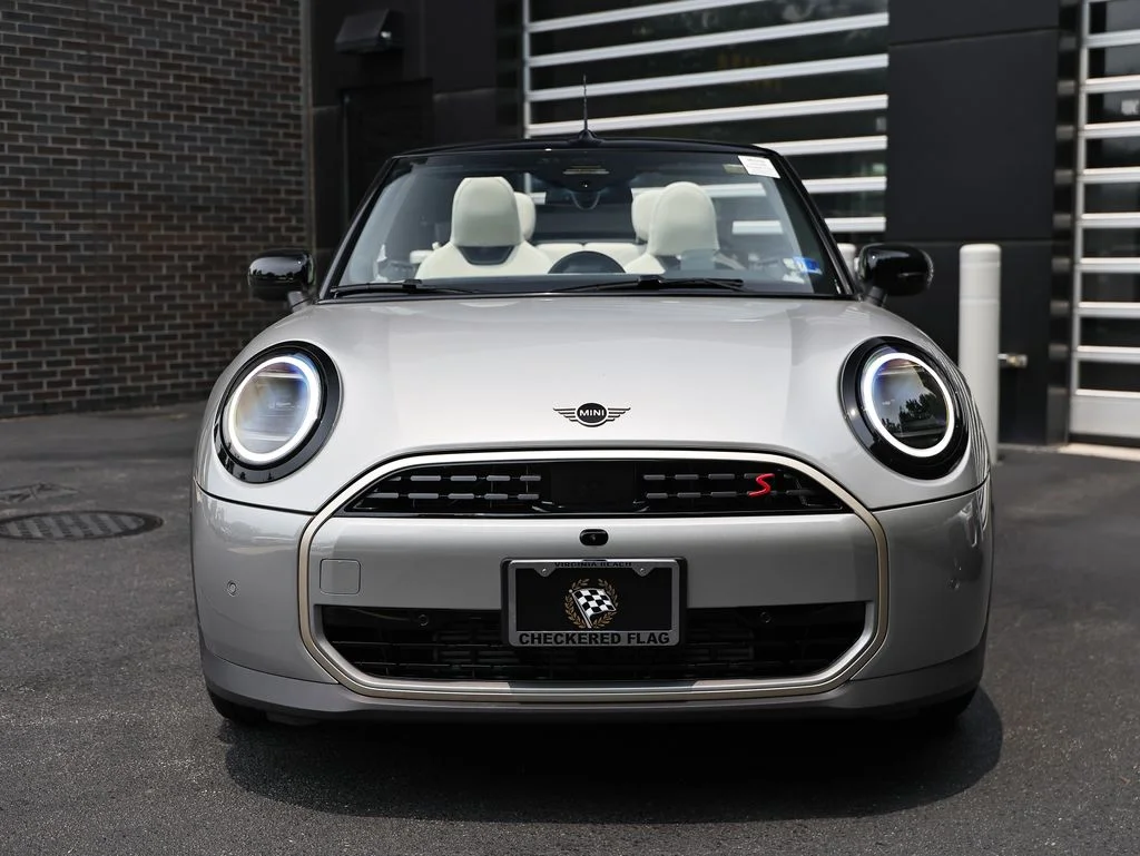 New 2026 Silver MINI Iconic image 13