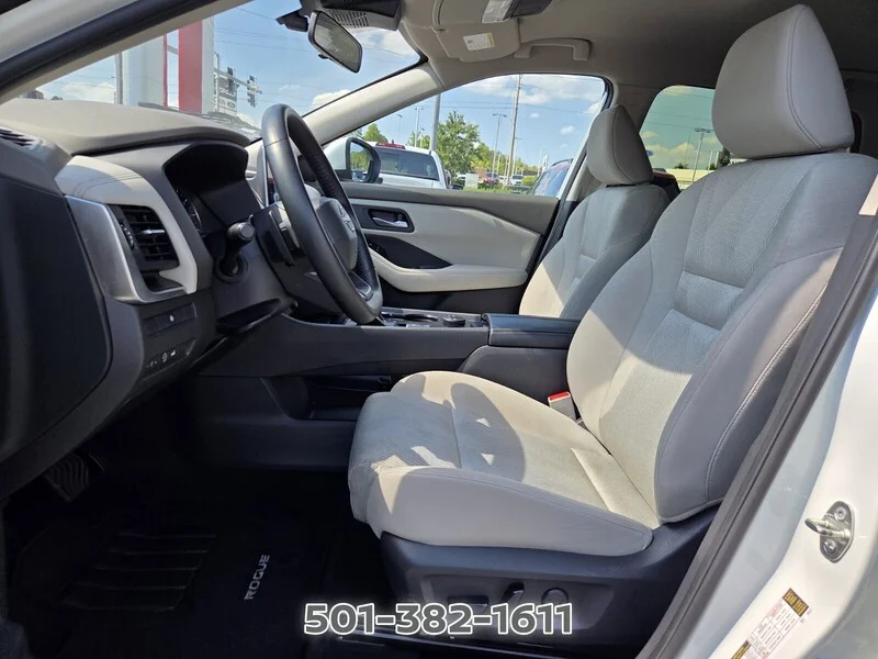 Used 2025 White Pearl NISSAN AWD SV image 9