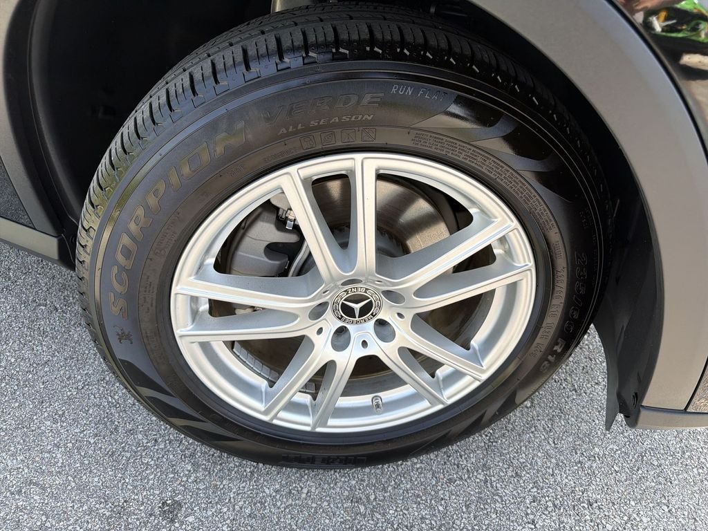 Used 2023  Mercedes-Benz GLC 300 image 19