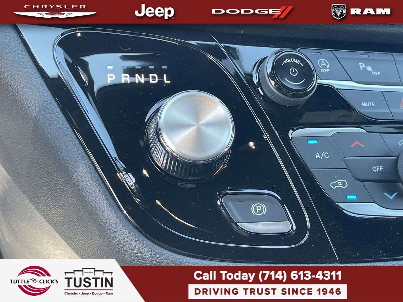 New 2026 Diamond Black Crystal Pearl-Coat Exterior Paint Chrysler Select image 19