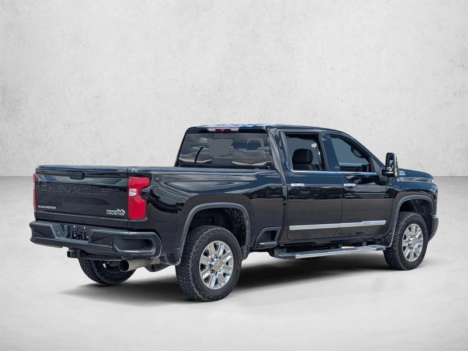 Used 2024 Black Chevrolet High Country image 5