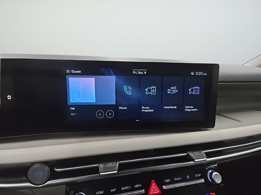 Used 2025 White Hyundai SEL image 31