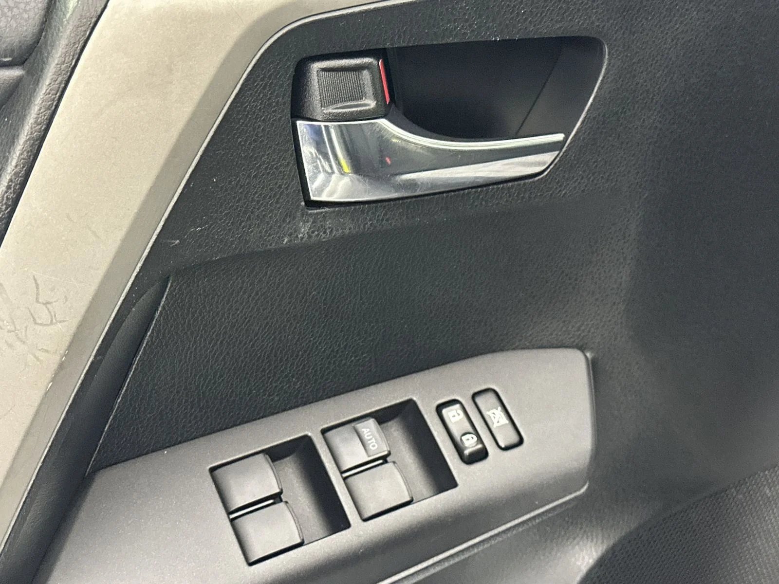 Used 2016 Gray Toyota XLE image 13