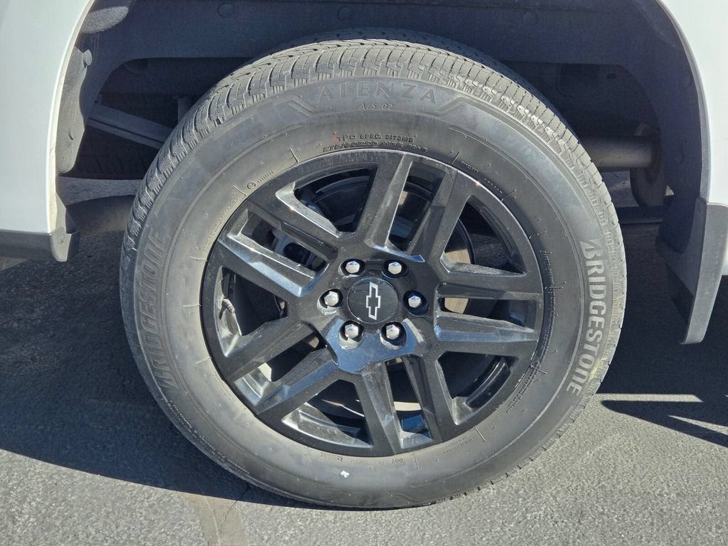 Used 2024 Summit White Chevrolet RST image 3