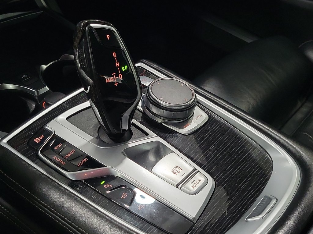 Used 2020 Alpine White BMW 740i image 17
