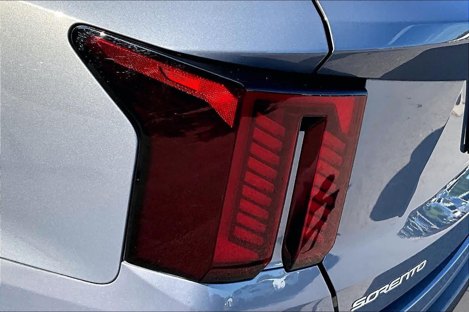 Used 2024 Everlasting Silver Kia X-Line SX image 30