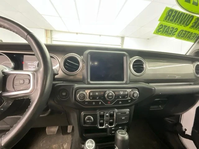Used 2022 White Jeep Unlimited Sahara image 11