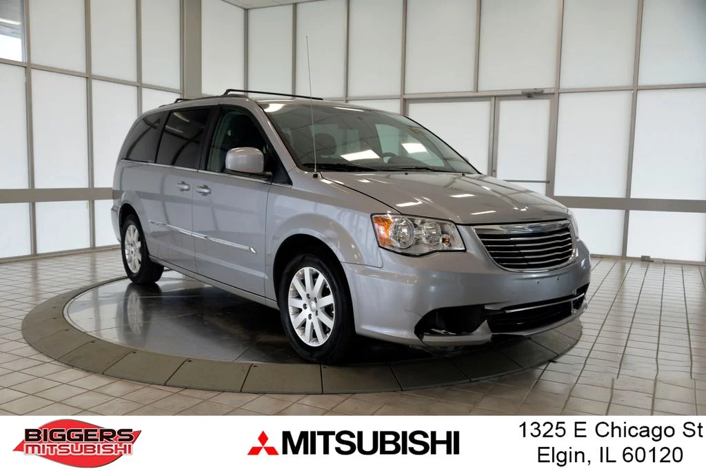 2015 Chrysler Town & Country Touring's photo