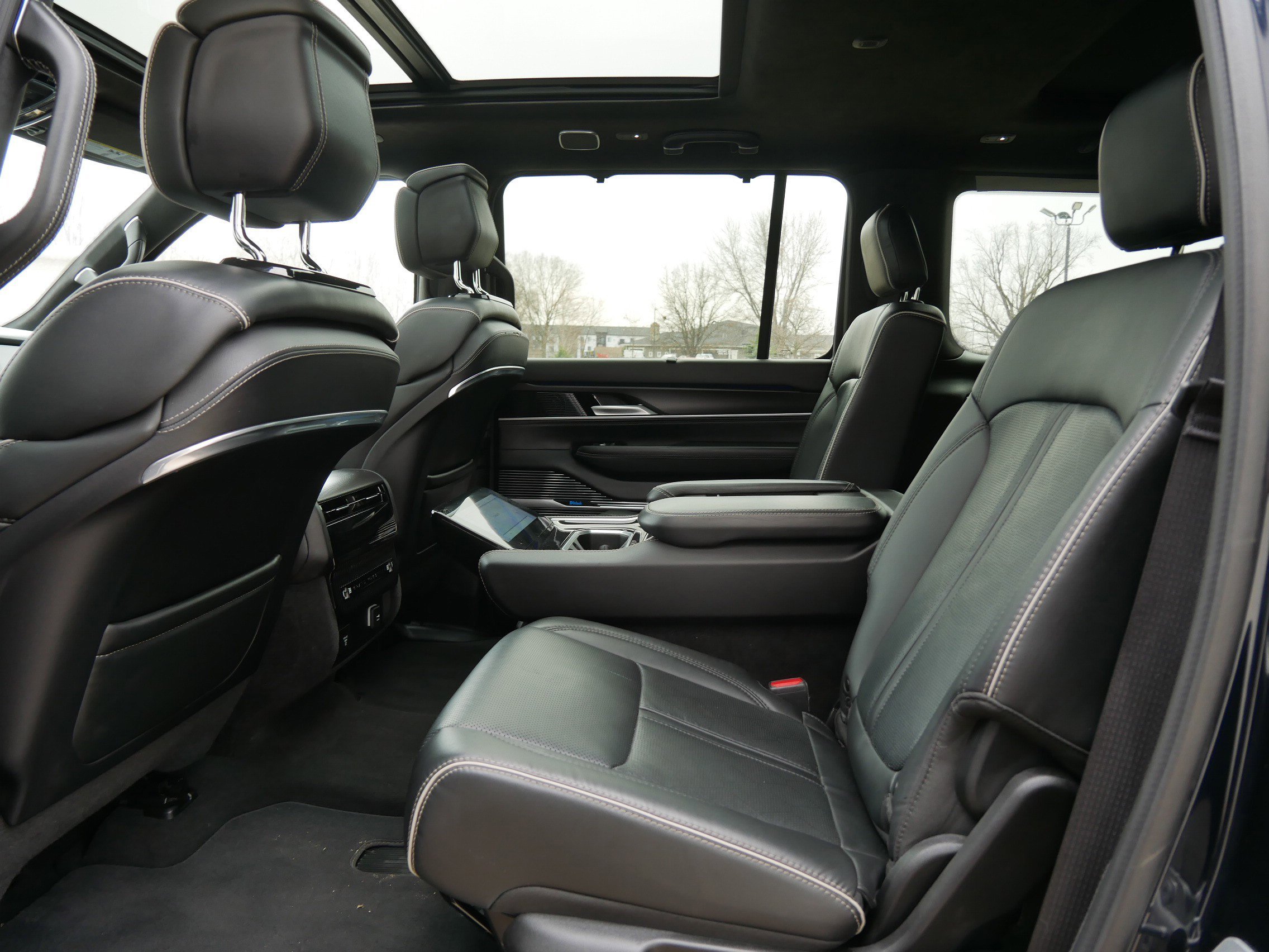 Used 2024 Midnight Sky Jeep Series II image 11