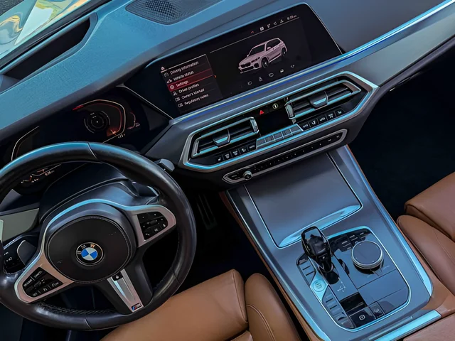 Used 2019 White BMW xDrive40i image 18