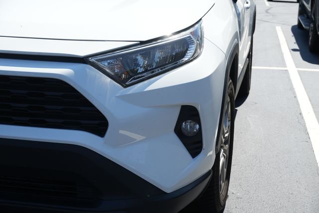 Used 2020 White Toyota XLE Premium image 6