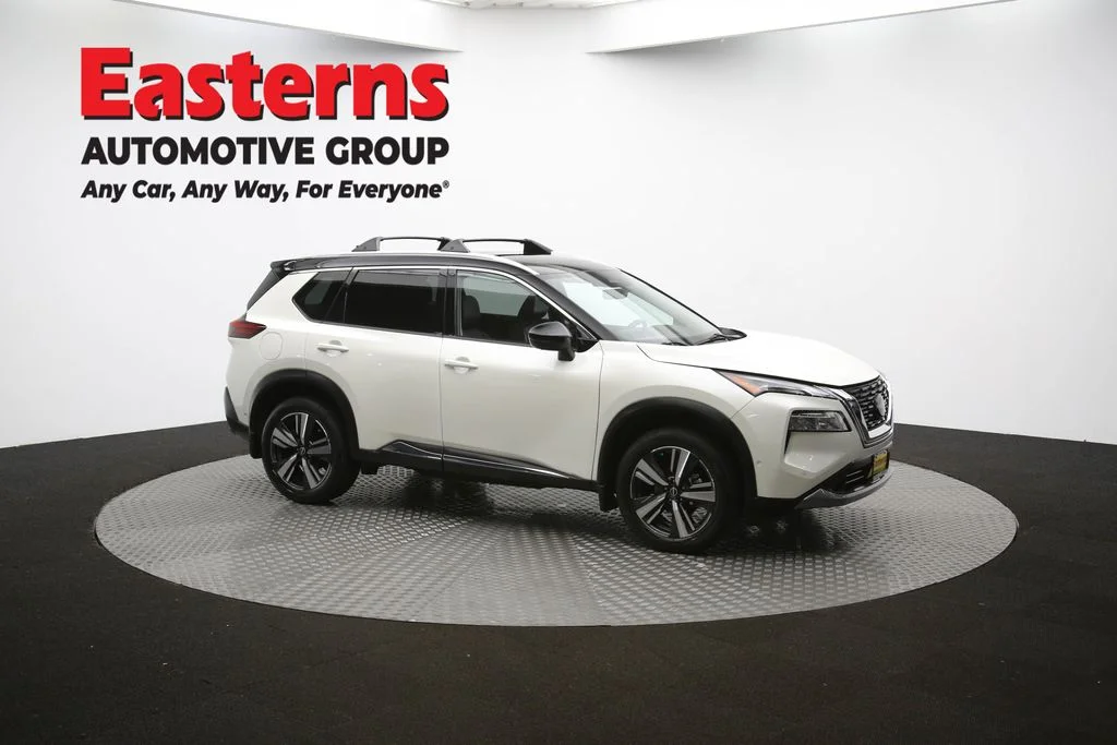 Used 2023 White Nissan SL image 51
