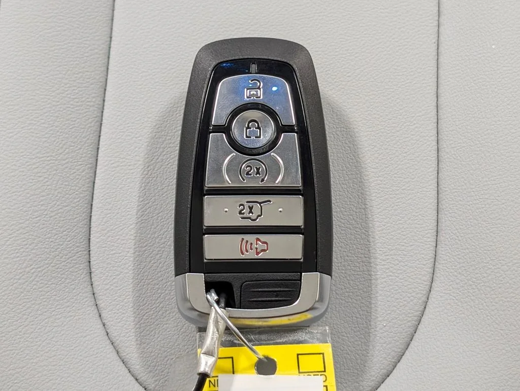 New 2027 Star White Metallic Tri-Coat Ford MAX Platinum image 29