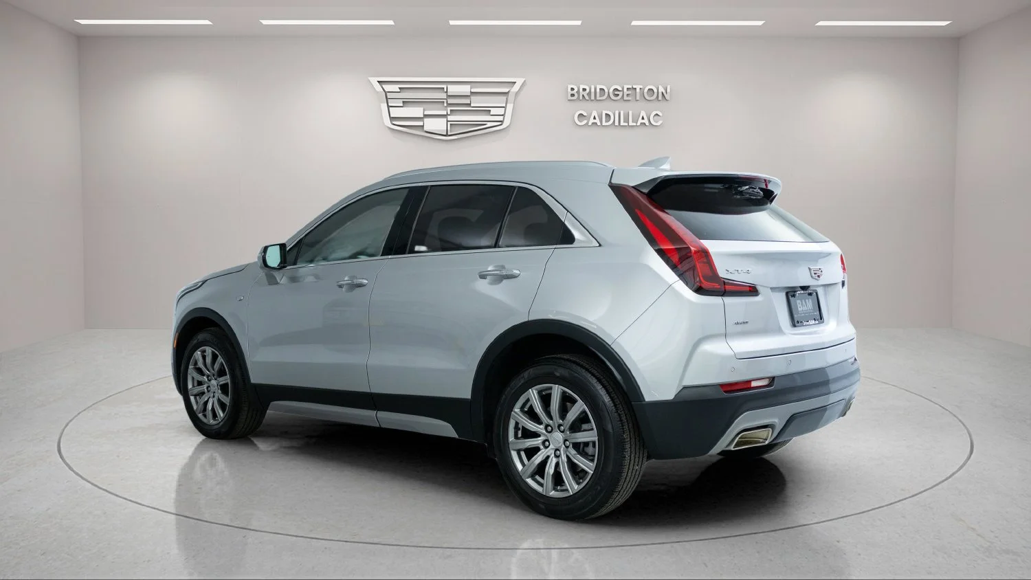 Used 2022 Radiant Silver Metallic Cadillac Premium Luxury image 5