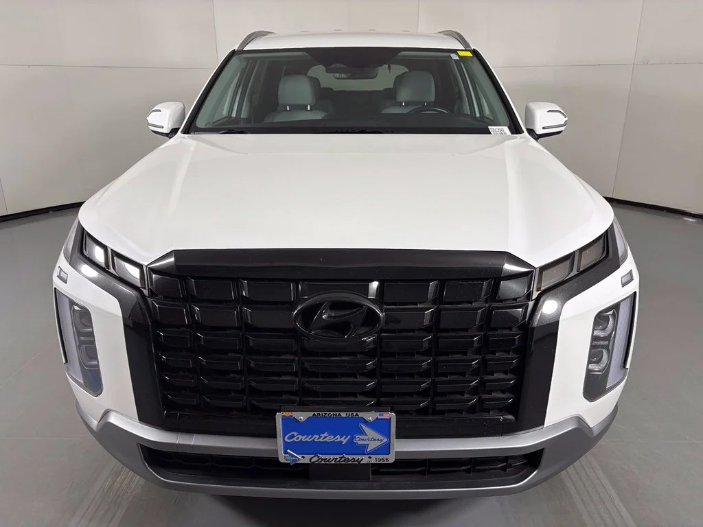 Used 2025 White Hyundai SEL image 3