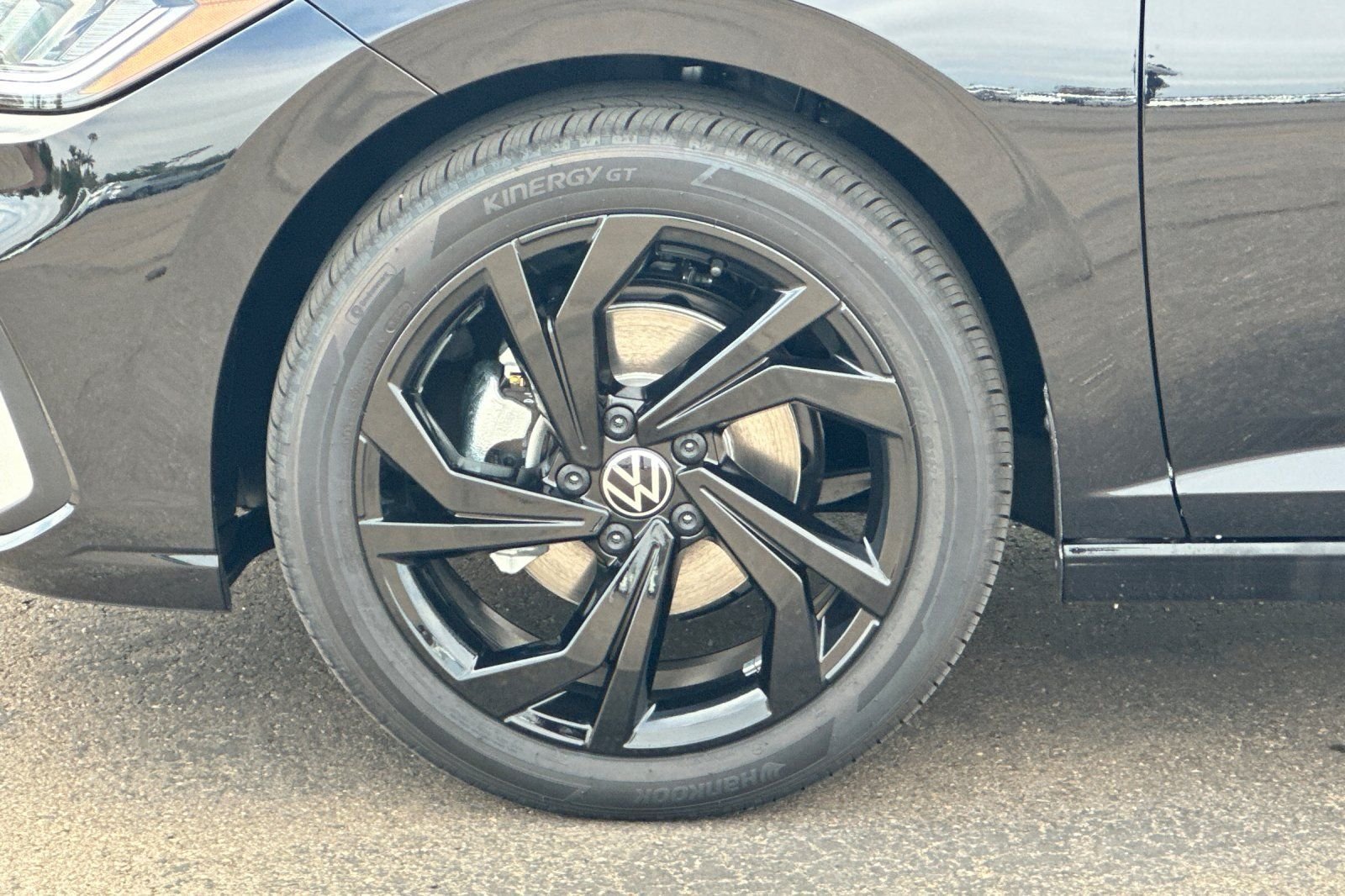 New 2026 Deep Black Pearl Volkswagen 1.5T SE image 24