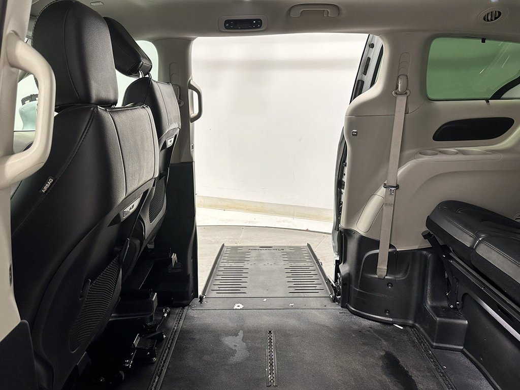 Used 2022 White Chrysler Wheelchair Accessible-Touring L image 33