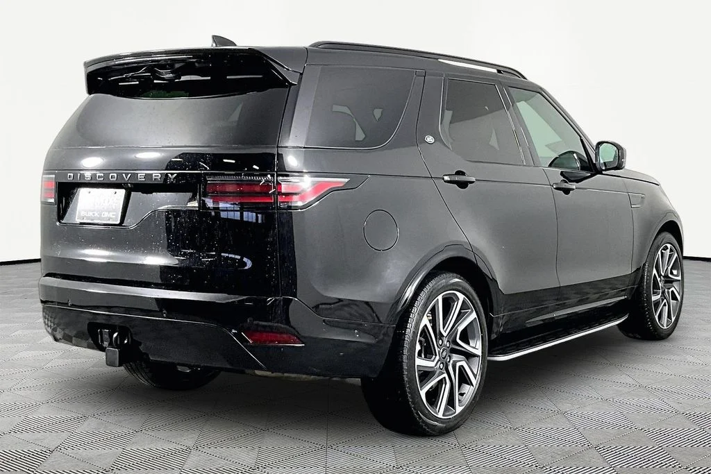 Used 2024 Black Land Rover Dynamic SE image 6