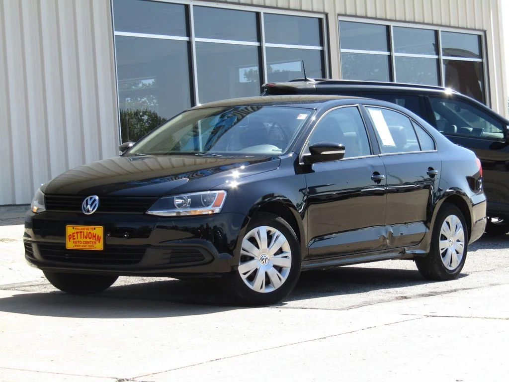 Used 2011  Volkswagen 2.5L SE image 8