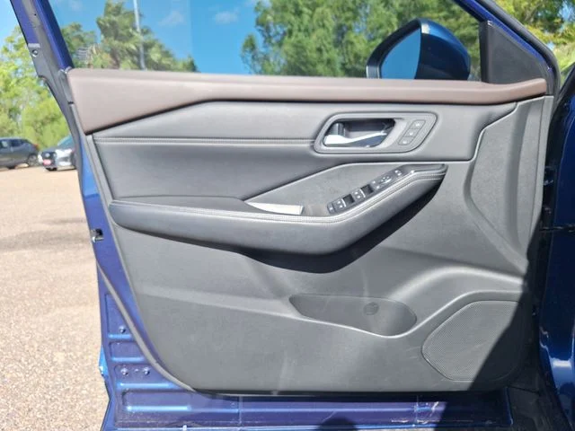 Used 2023 Blue Nissan SL image 10