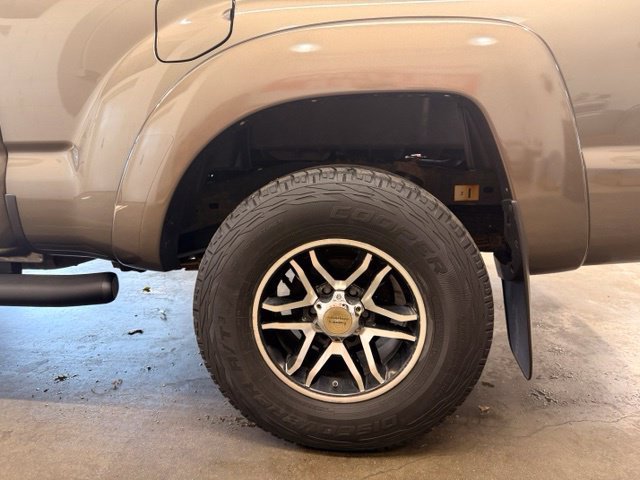 Used 2014 Tan Toyota DOUBCAB image 7
