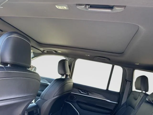 New 2026 Baltic Gray Metallic Clear-Coat Exterior Paint Jeep Limited Reserve image 18