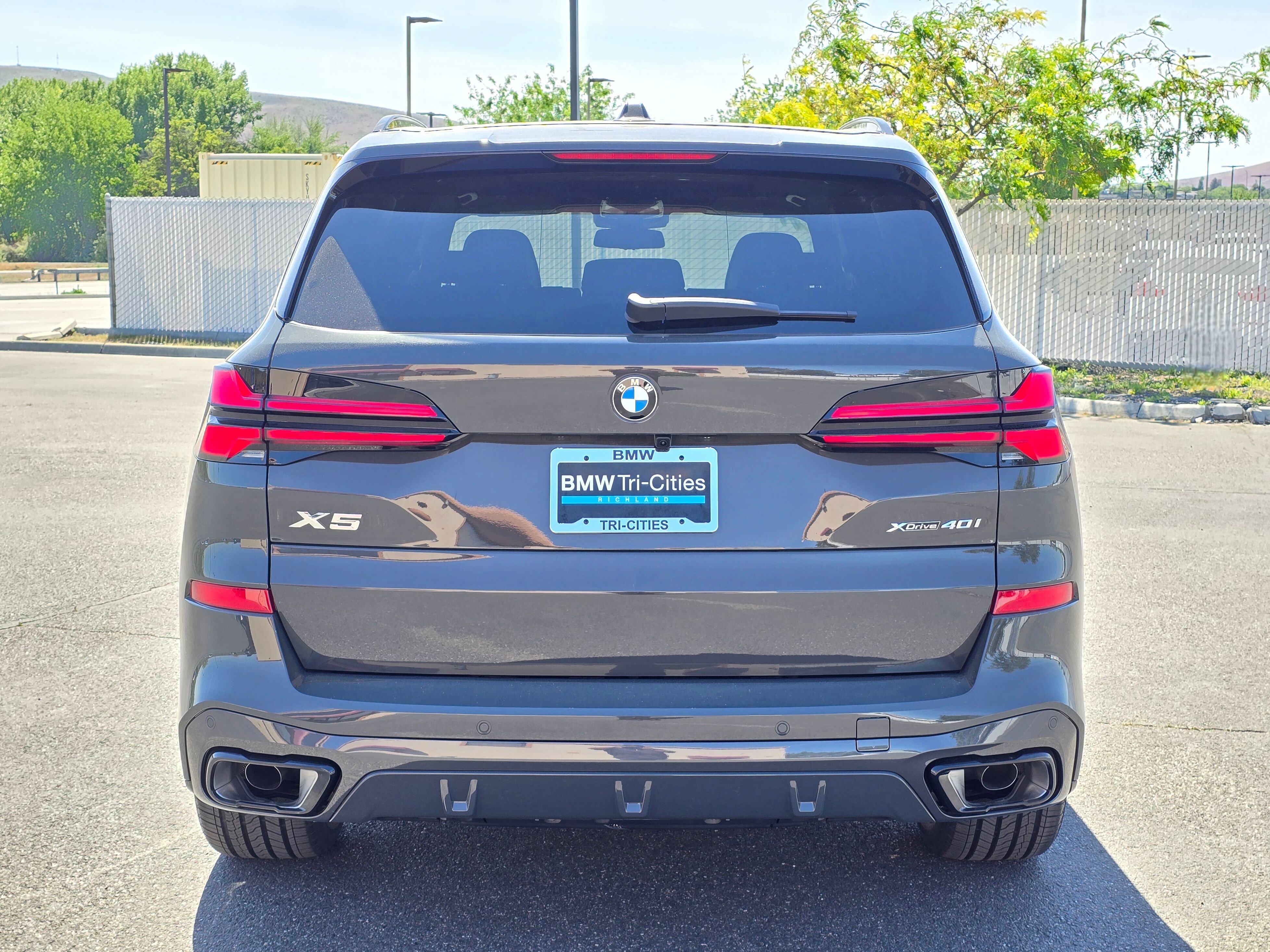 New 2026 Dravit Grey Metallic BMW xDrive40i image 37