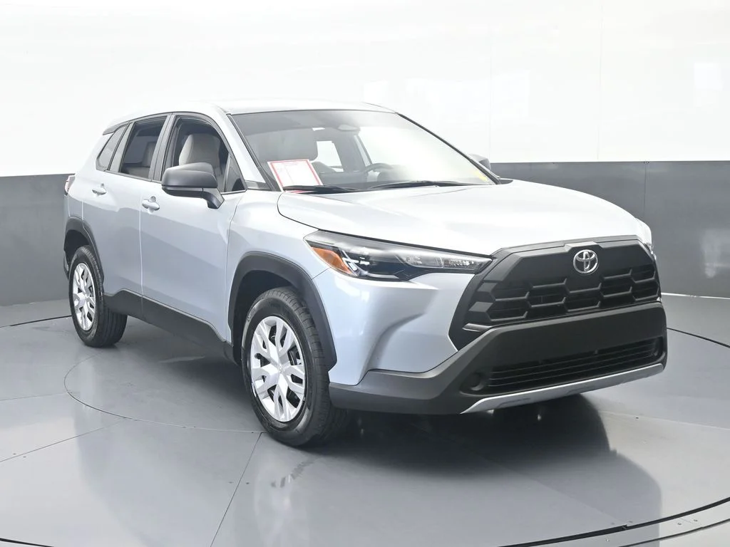 2026 Toyota Corolla Cross L - Photo 9