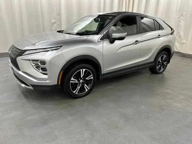 Used 2023 Silver Mitsubishi SEL image 2