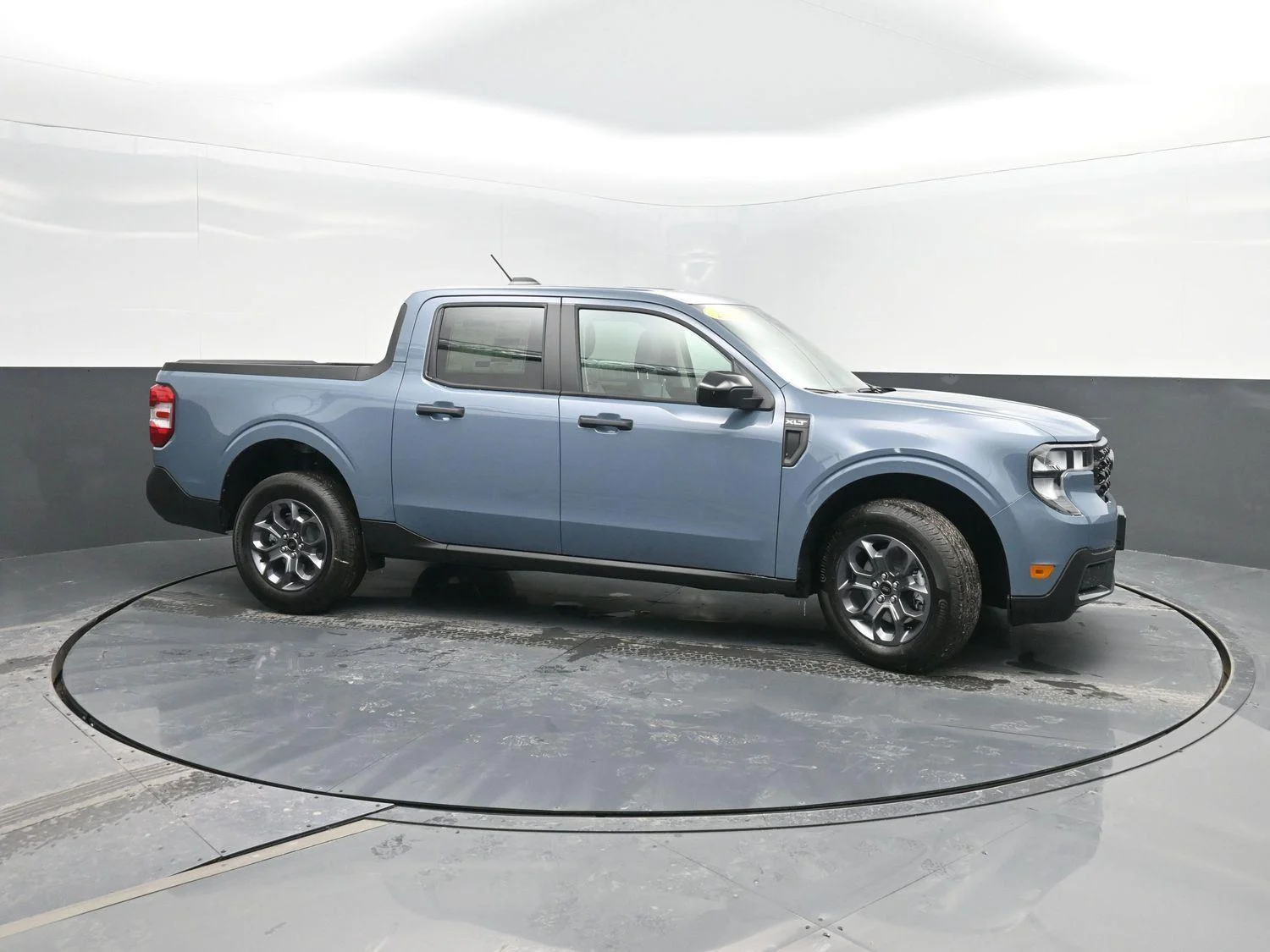 New 2026 Azure Gray Metallic Tri-Coat Ford XLT image 3