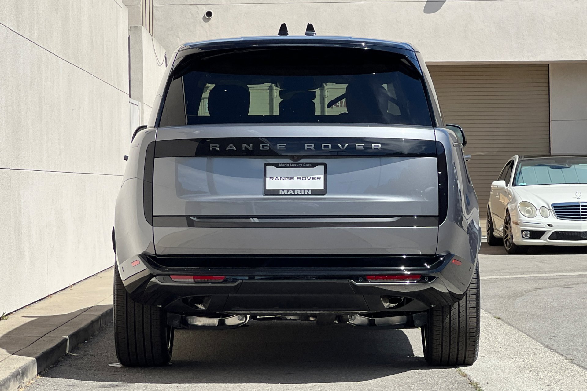 New 2026 Eiger Grey Land Rover SE image 7