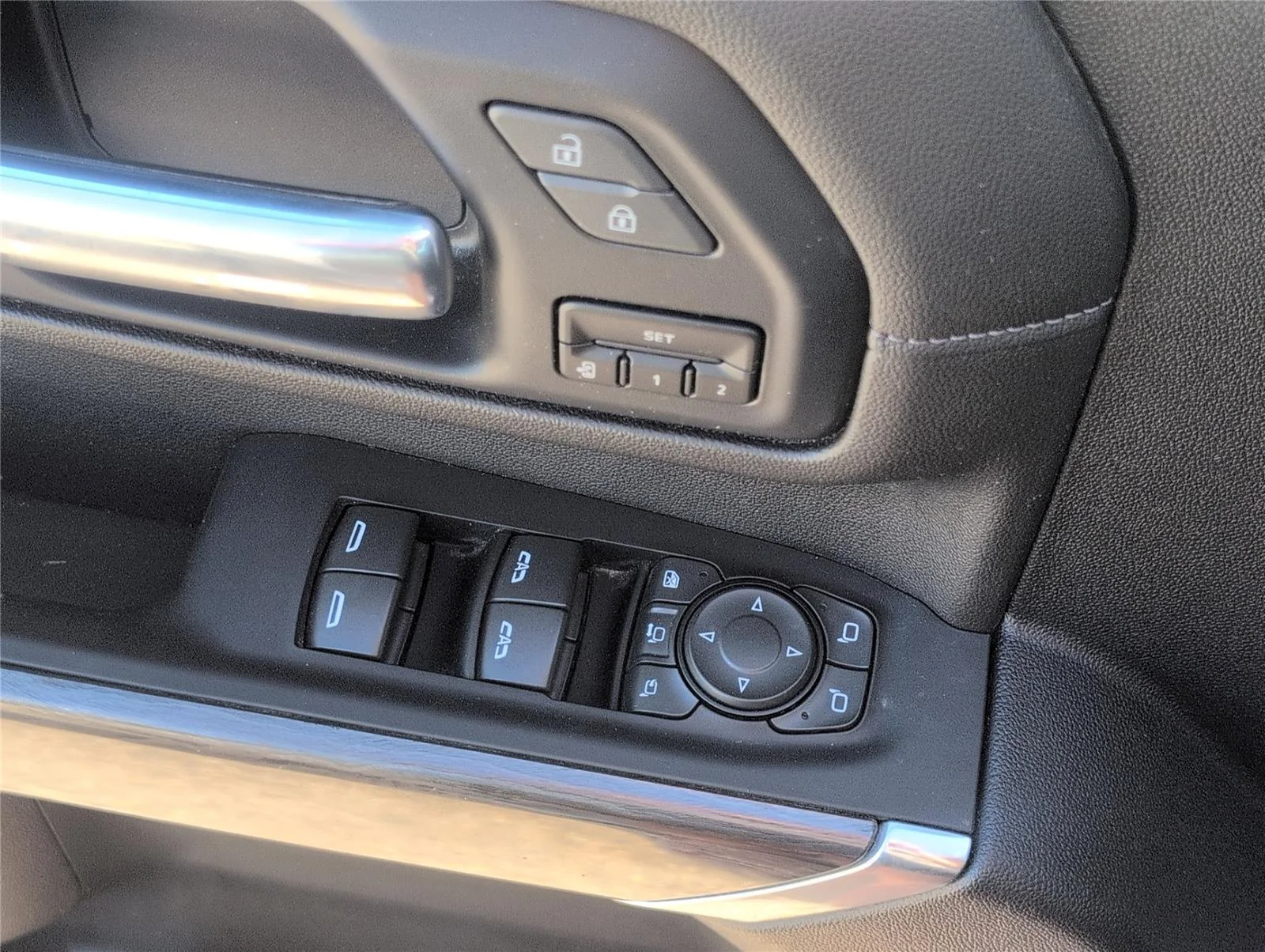 Used 2022 Summit White Chevrolet LTZ image 16