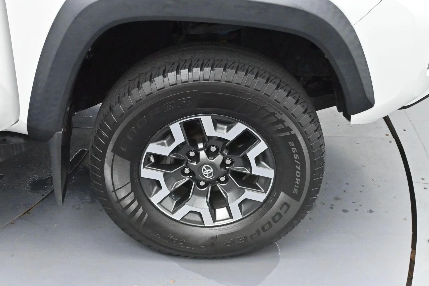 Used 2018 Super White Toyota TRD Off Road image 33