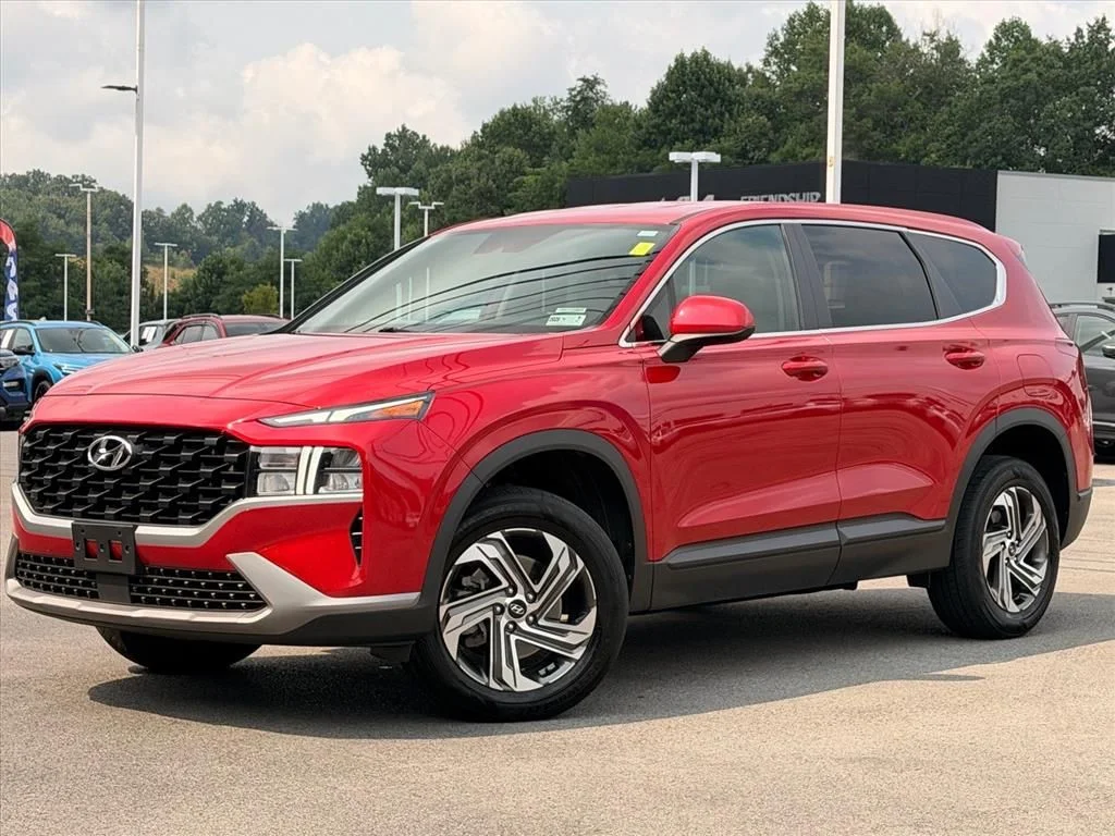 Used 2022 Red Hyundai SE image 2