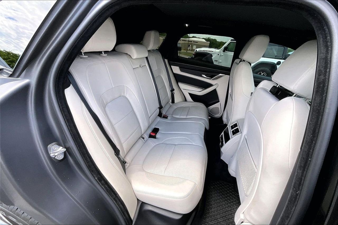 2024 Jaguar F-PACE R-Dynamic S - Photo 27