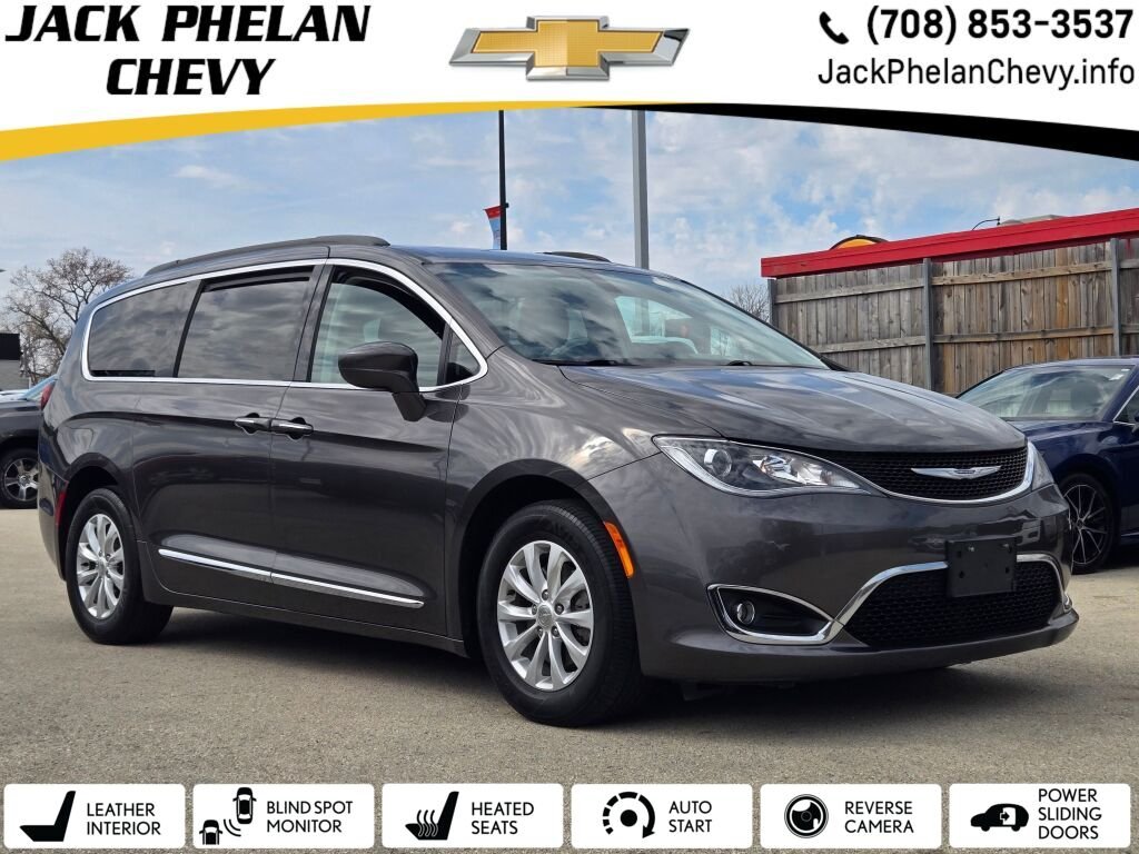 2017 Chrysler Pacifica Touring-L