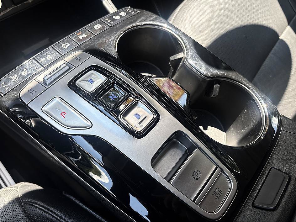 Used 2024 White Pearl Hyundai Limited image 18