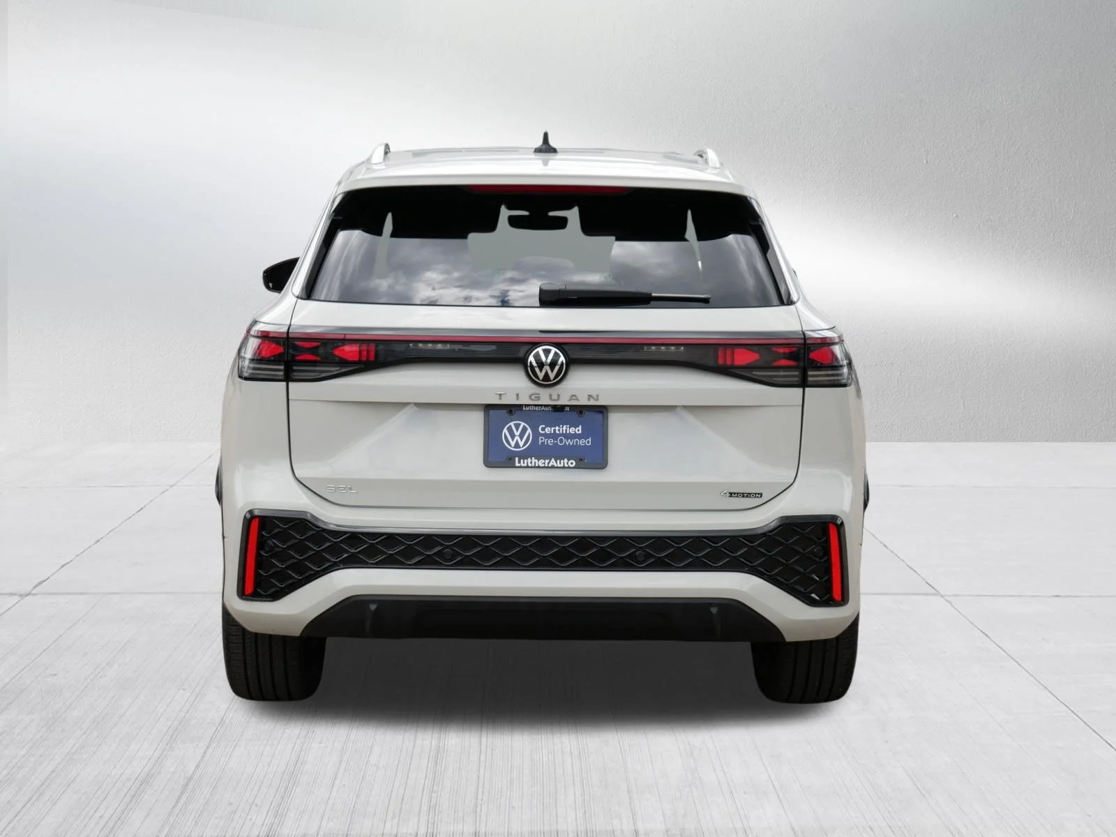 Used 2025 Sandstone Volkswagen SEL R-Line image 6