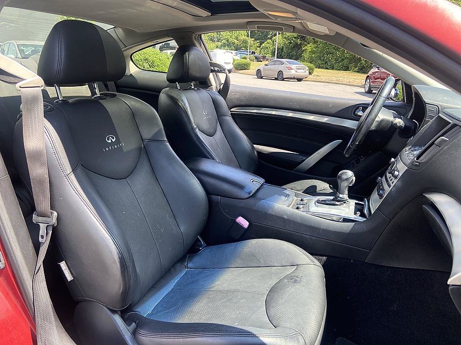 Used 2014 Venetian Ruby INFINITI Base image 17